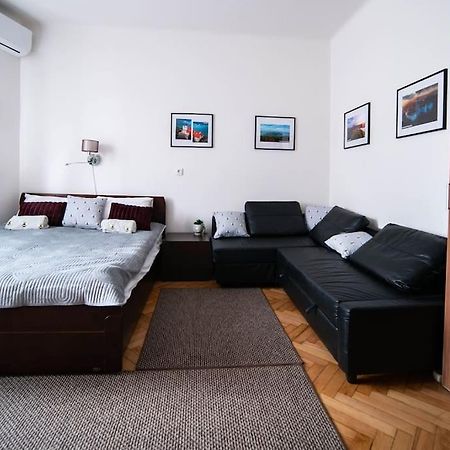 Bumblebee Apartment With Ac บูดาเปสต์ ภายนอก รูปภาพ