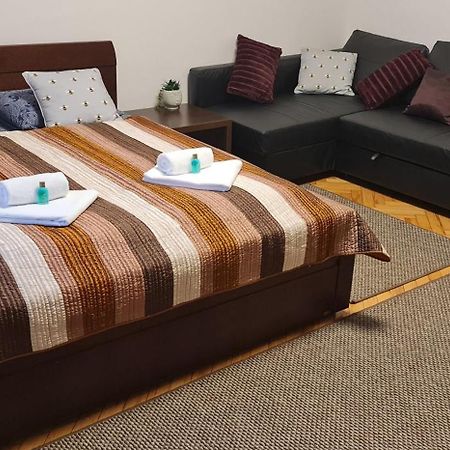 Bumblebee Apartment With Ac บูดาเปสต์ ภายนอก รูปภาพ