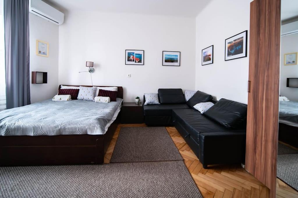 Bumblebee Apartment With Ac บูดาเปสต์ ภายนอก รูปภาพ