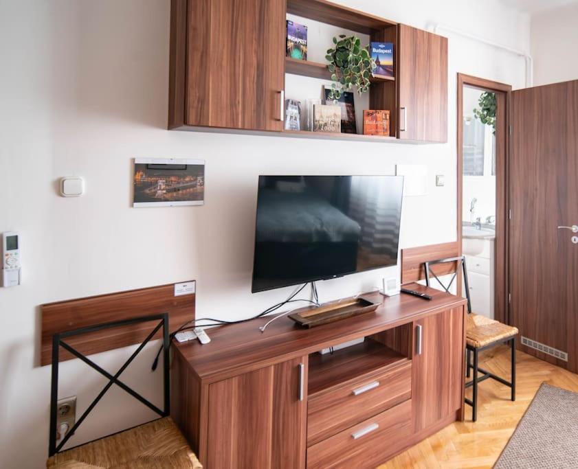 Bumblebee Apartment With Ac บูดาเปสต์ ภายนอก รูปภาพ