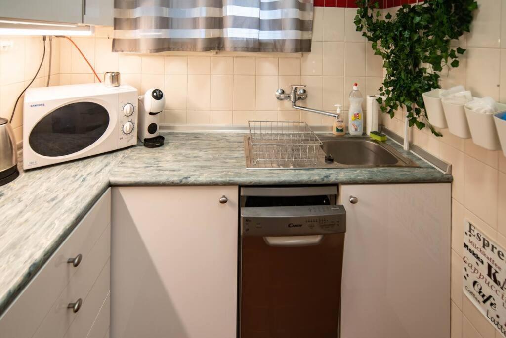 Bumblebee Apartment With Ac บูดาเปสต์ ภายนอก รูปภาพ